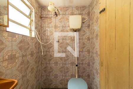 Banheiro de kitnet/studio para alugar com 1 quarto, 22m² em Liberdade, São Paulo