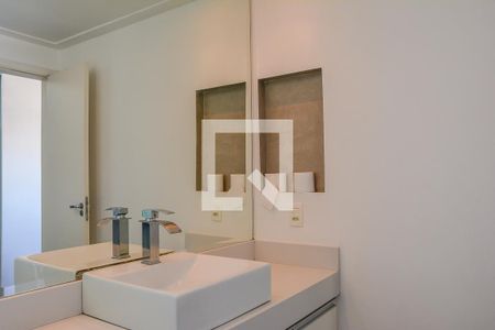 Apartamento à venda com 156m², 3 quartos e 3 vagas Apartamento à venda com 156m², 3 quartos e 3 vagasBanheiro da Suíte