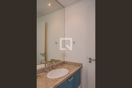 Apartamento à venda com 156m², 3 quartos e 3 vagas Apartamento à venda com 156m², 3 quartos e 3 vagasBanheiro da Suíte 2