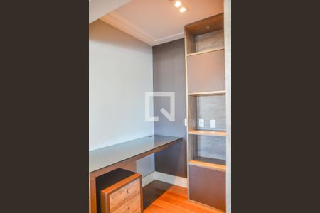 Apartamento à venda com 156m², 3 quartos e 3 vagas Apartamento à venda com 156m², 3 quartos e 3 vagasEscritório