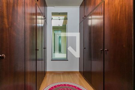 Casa para alugar com 600m², 4 quartos e 4 vagas Casa para alugar com 600m², 4 quartos e 4 vagasCloset - Quarto 4 - Suíte