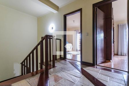 Casa para alugar com 600m², 4 quartos e 4 vagas Casa para alugar com 600m², 4 quartos e 4 vagasEscada