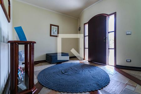Entrada de casa para alugar com 4 quartos, 600m² em Vila Oliveira, Mogi das Cruzes