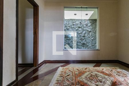 Casa para alugar com 600m², 4 quartos e 4 vagas Casa para alugar com 600m², 4 quartos e 4 vagasCorredor