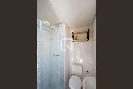 Banheiro social de kitnet/studio para alugar com 1 quarto, 26m² em Vila Monte Alegre, São Paulo