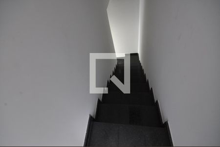 Casa à venda com 125m², 3 quartos e 2 vagasEscada