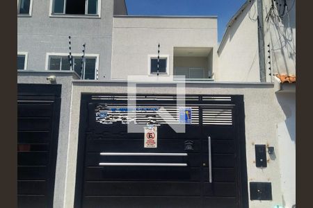 Casa à venda com 125m², 3 quartos e 2 vagas Casa à venda com 125m², 3 quartos e 2 vagasFachada