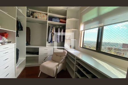 Apartamento à venda com 246m², 3 quartos e 4 vagas Apartamento à venda com 246m², 3 quartos e 4 vagasQuarto Suíte