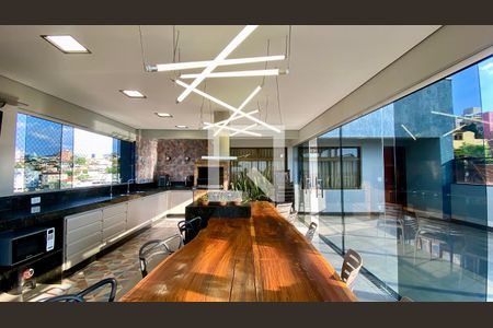 Apartamento à venda com 246m², 3 quartos e 4 vagas Apartamento à venda com 246m², 3 quartos e 4 vagasVaranda gourmet