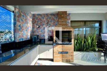 Apartamento à venda com 246m², 3 quartos e 4 vagas Apartamento à venda com 246m², 3 quartos e 4 vagasVaranda gourmet