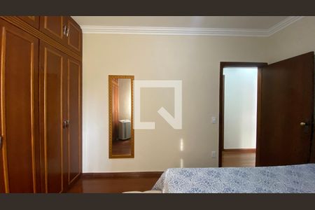 Apartamento à venda com 246m², 3 quartos e 4 vagas Apartamento à venda com 246m², 3 quartos e 4 vagasQuarto 2