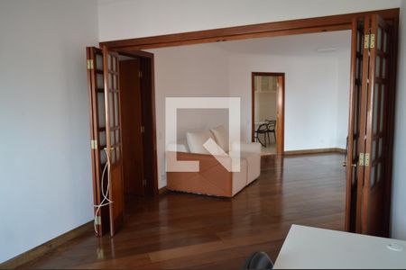 Apartamento à venda com 135m², 3 quartos e 2 vagasEscritório