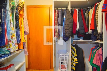 Casa para alugar com 215m², 3 quartos e 2 vagas Casa para alugar com 215m², 3 quartos e 2 vagasCloset da suíte