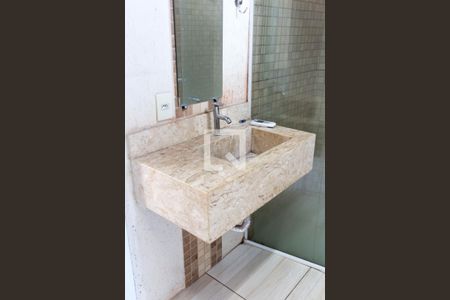 Casa à venda com 111m², 3 quartos e 2 vagasBanheiro da Suíte