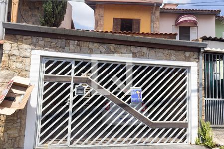 Casa à venda com 111m², 3 quartos e 2 vagasFachada