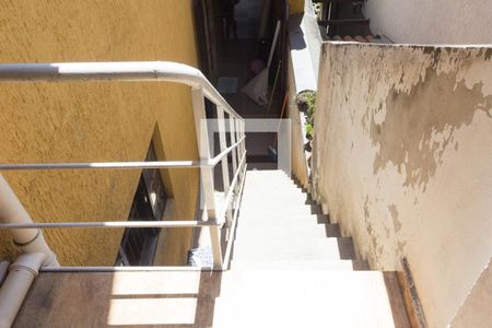 Casa à venda com 111m², 3 quartos e 2 vagasEscadas do Quarto 2