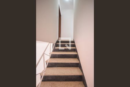 Escada de casa à venda com 3 quartos, 85m² em Jardim Monte Kemel, São Paulo