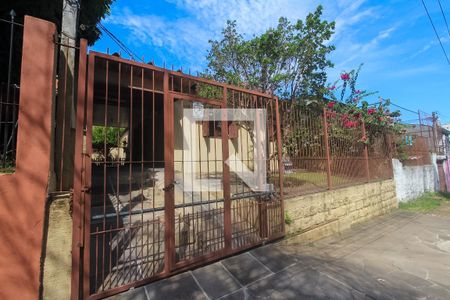 Casa à venda com 95m², 3 quartos e 2 vagas Casa à venda com 95m², 3 quartos e 2 vagasFachada