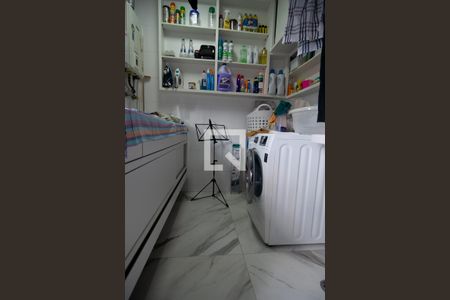 Apartamento à venda com 200m², 3 quartos e 2 vagas Apartamento à venda com 200m², 3 quartos e 2 vagasÁrea de Serviço