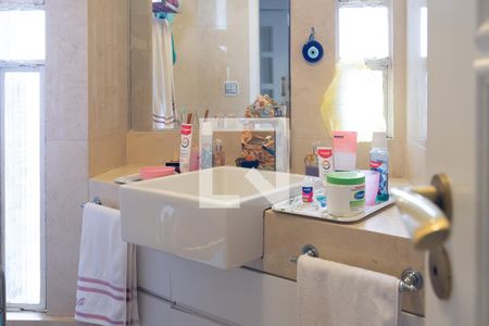 Apartamento à venda com 200m², 3 quartos e 2 vagas Apartamento à venda com 200m², 3 quartos e 2 vagasBanheiro 1