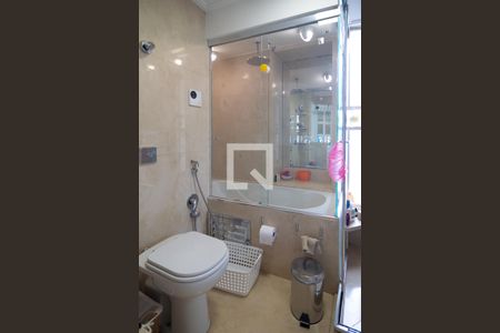 Apartamento à venda com 200m², 3 quartos e 2 vagas Apartamento à venda com 200m², 3 quartos e 2 vagasBanheiro 2