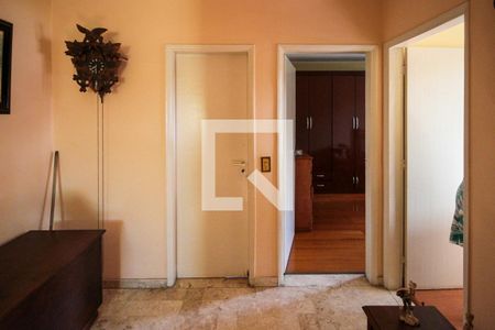 Casa à venda com 200m², 3 quartos e 3 vagasCorredor 