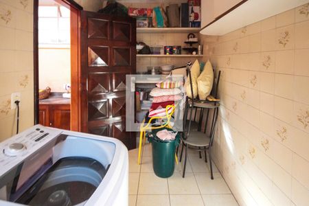 Casa à venda com 200m², 3 quartos e 3 vagasÁrea de serviço 