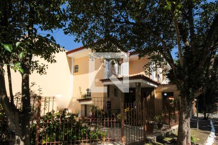 Casa à venda com 200m², 3 quartos e 3 vagasFachada 