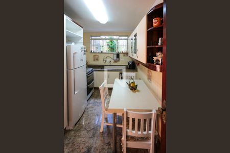 Casa à venda com 200m², 3 quartos e 3 vagasCozinha 