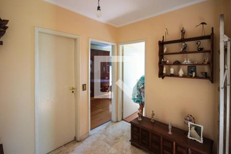 Casa à venda com 200m², 3 quartos e 3 vagasCorredor 