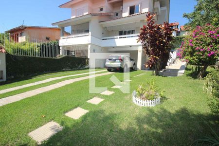 Casa à venda com 201m², 3 quartos e 6 vagas Casa à venda com 201m², 3 quartos e 6 vagasJardim