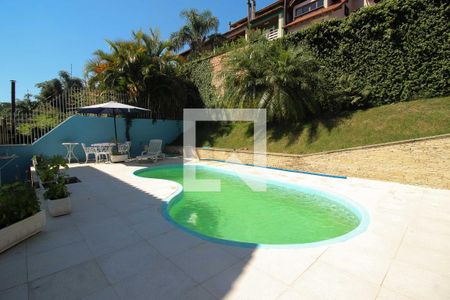 Casa à venda com 201m², 3 quartos e 6 vagas Casa à venda com 201m², 3 quartos e 6 vagasPiscina