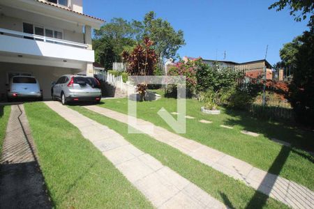 Casa à venda com 201m², 3 quartos e 6 vagas Casa à venda com 201m², 3 quartos e 6 vagasGaragem