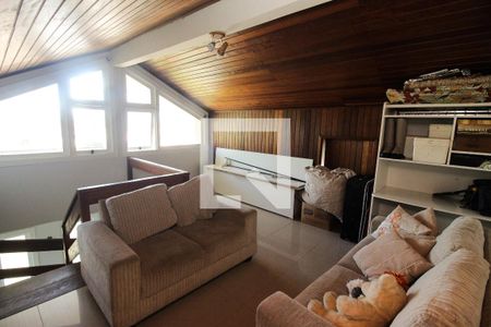 Casa à venda com 201m², 3 quartos e 6 vagasSotão