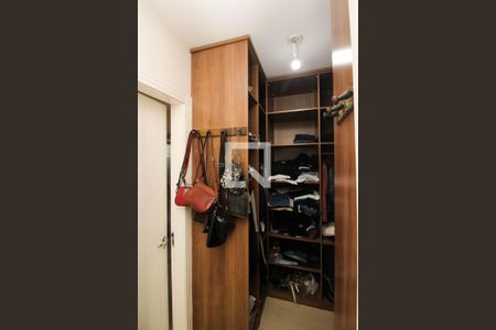 Casa à venda com 201m², 3 quartos e 6 vagas Casa à venda com 201m², 3 quartos e 6 vagasCloset da suíte