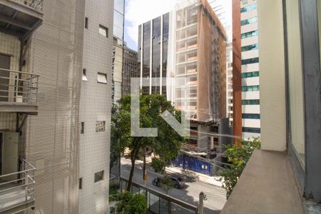 Sala, vista aberta, janela  de apartamento para alugar com 3 quartos, 134m² em Itaim Bibi, São Paulo