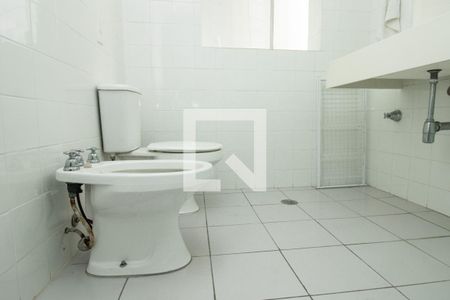 Banheiro 1, Louças sanitárias  de apartamento para alugar com 3 quartos, 134m² em Itaim Bibi, São Paulo