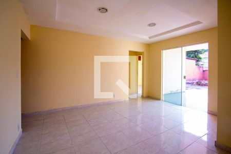 Sala 1 de casa para alugar com 8 quartos, 363m² em Alcantara, São Gonçalo