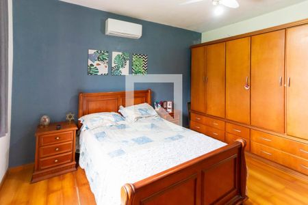 Casa à venda com 200m², 3 quartos e 5 vagas Casa à venda com 200m², 3 quartos e 5 vagasSuíte