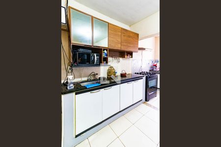 Casa à venda com 200m², 3 quartos e 5 vagas Casa à venda com 200m², 3 quartos e 5 vagasCozinha