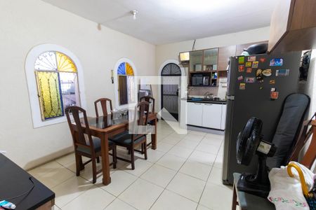 Casa à venda com 200m², 3 quartos e 5 vagas Casa à venda com 200m², 3 quartos e 5 vagasCozinha