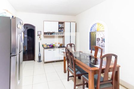 Casa à venda com 200m², 3 quartos e 5 vagas Casa à venda com 200m², 3 quartos e 5 vagasCozinha