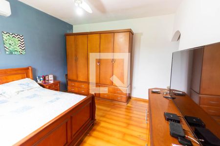 Casa à venda com 200m², 3 quartos e 5 vagas Casa à venda com 200m², 3 quartos e 5 vagasSuíte