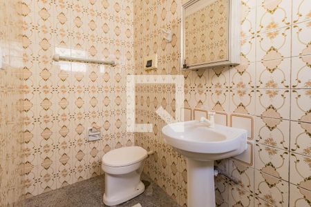 Banheiro de apartamento para alugar com 1 quarto, 34m² em Jardim Dona Leopoldina, Porto Alegre