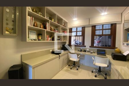 Casa à venda com 434m², 5 quartos e 4 vagasQuarto 5