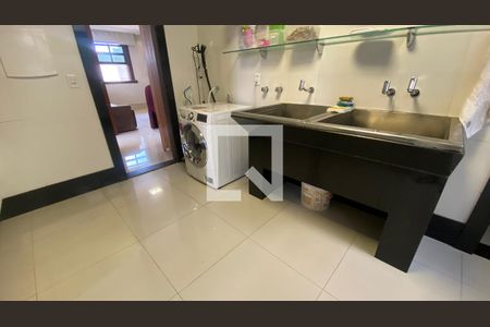 Casa à venda com 434m², 5 quartos e 4 vagasÁrea de Serviço