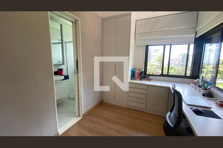 Casa à venda com 434m², 5 quartos e 4 vagasQuarto Suíte 2