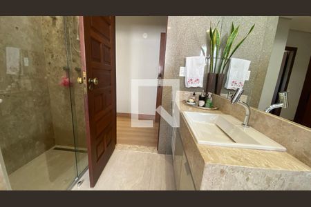 Casa à venda com 434m², 5 quartos e 4 vagasBanheiro Social