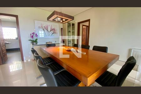 Casa à venda com 434m², 5 quartos e 4 vagasSala 2
