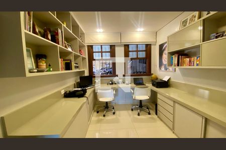 Casa à venda com 434m², 5 quartos e 4 vagasQuarto 5